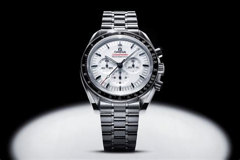 white dial omega speedmaster moonwatch.